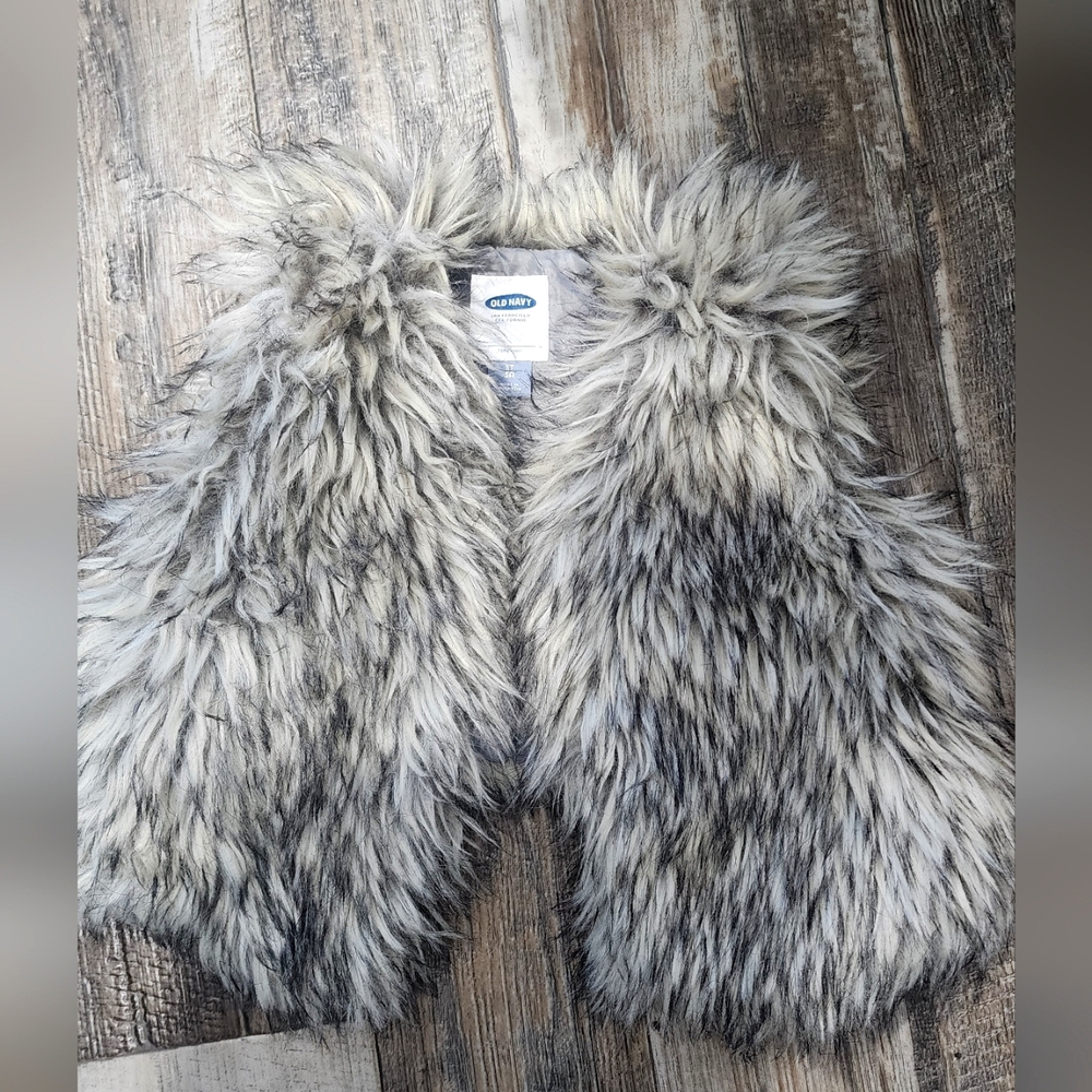 Old Vavy girls faux fur vest 5T